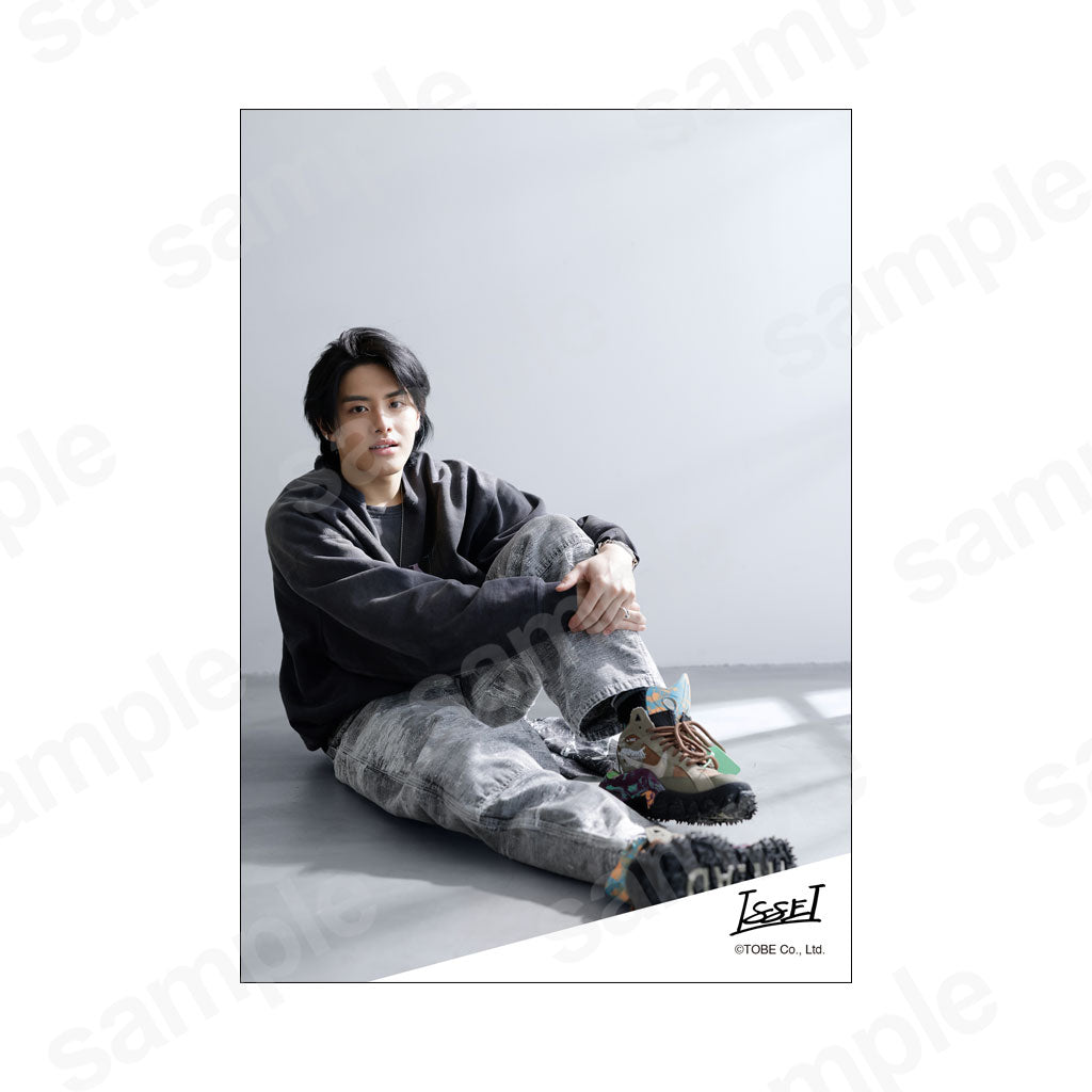 Artist original photo 10/ISSEI