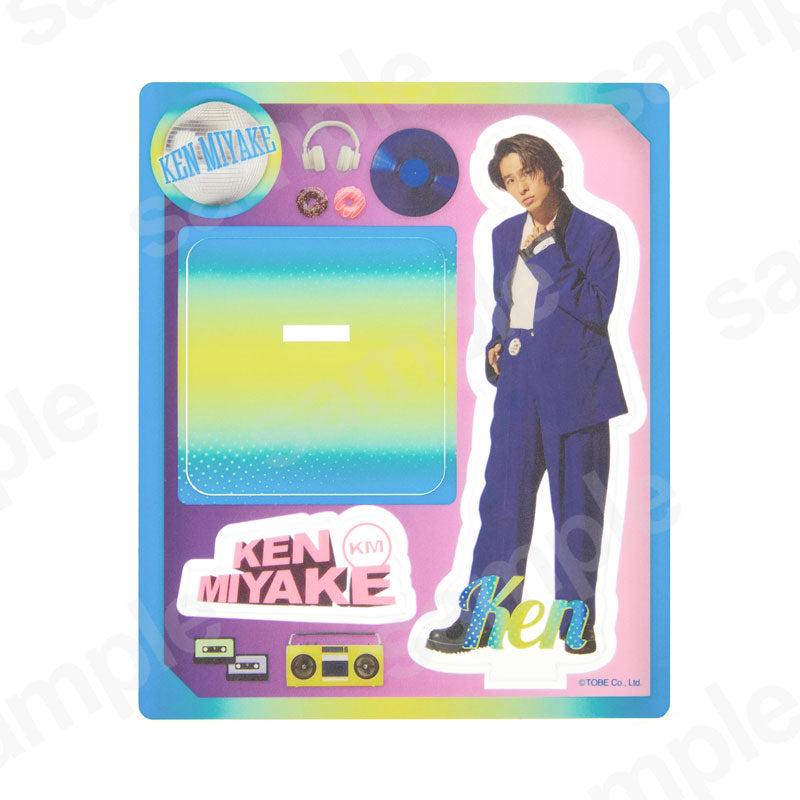 Acrylic stand 2025／KEN MIYAKE